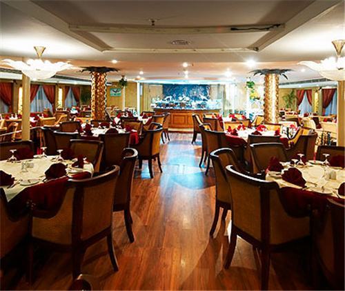 carnival dining room